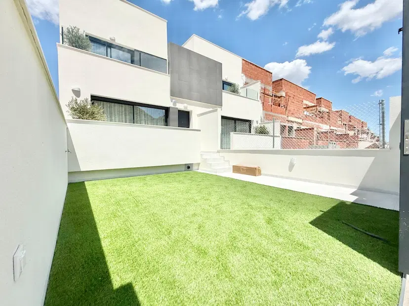 New Build Townhouses for Sale in Cox – 44 Modern Homes with Great Amenities