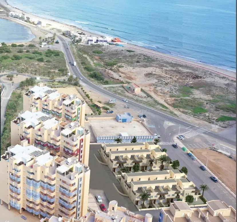 BEAUTIFUL TOWNHOUSES IN LA MANGA
